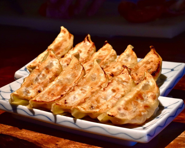 餃子屋台さんくみ